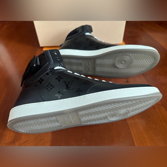 Louis Vuitton Men’s Rivoli Sneaker Boot - Picture 5 of 6